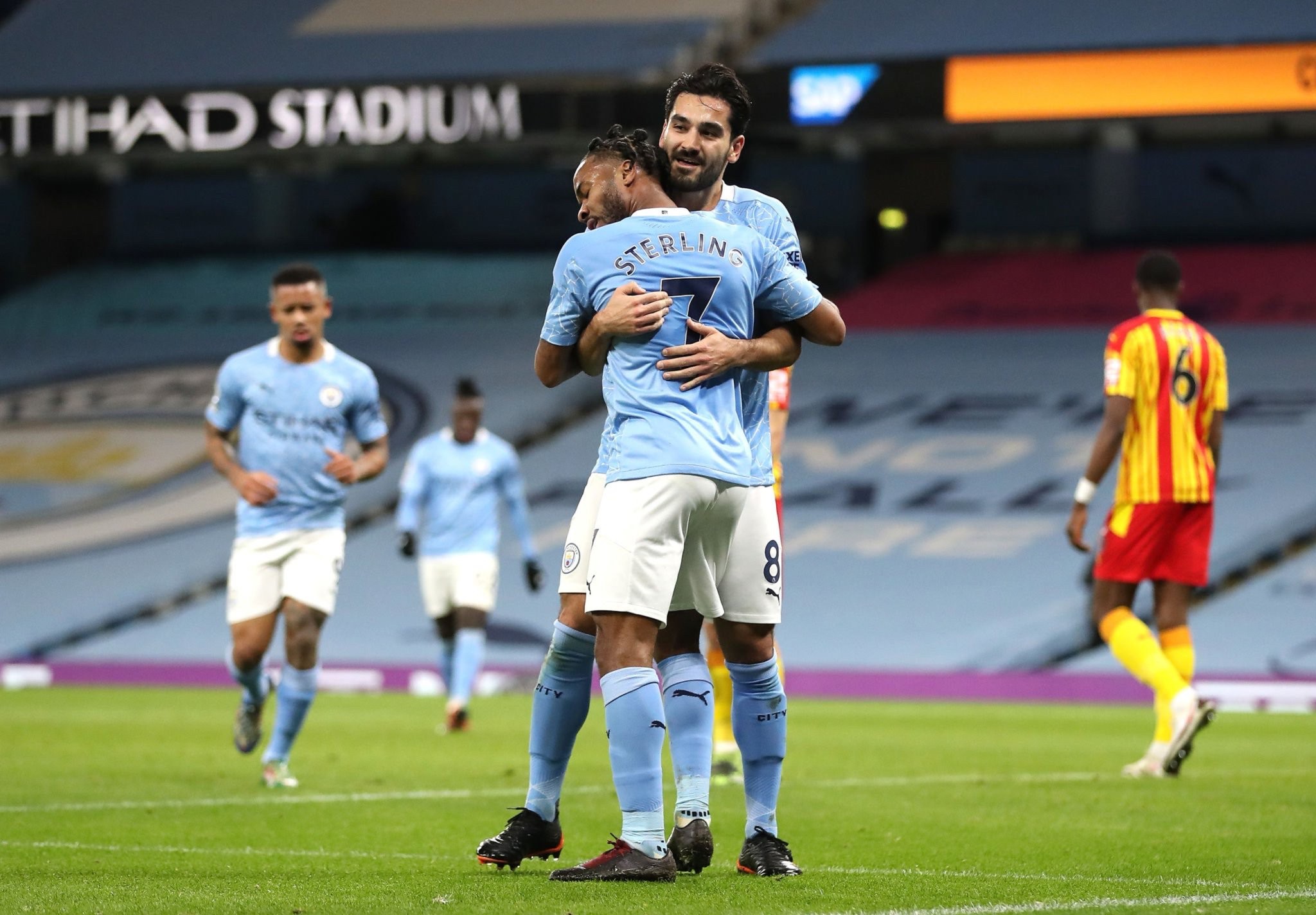 稳居前四 稳居前四